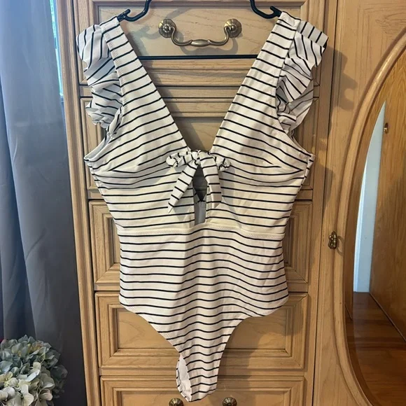 Cupshe White and Black Stripe Ruffle One Piece Swimsuit - Picture 5 of 15
